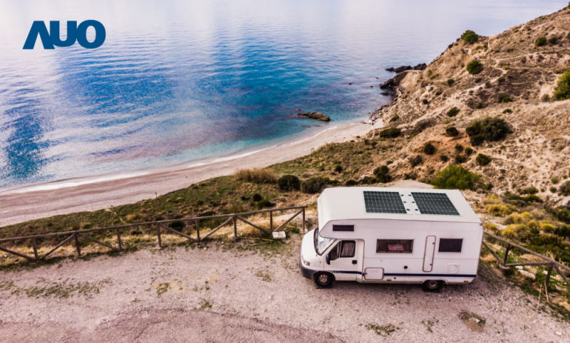 「可撓輕量化太陽光電板SunCurva」使用輕量特殊耐候型複合板取代傳統太陽能板的玻璃前板，不僅降低70%重量，每米平方僅3Kg；具有抗衝擊性能及通過電磁相容性測試，可應用於交通運輸工具，如露營車、遊艇等